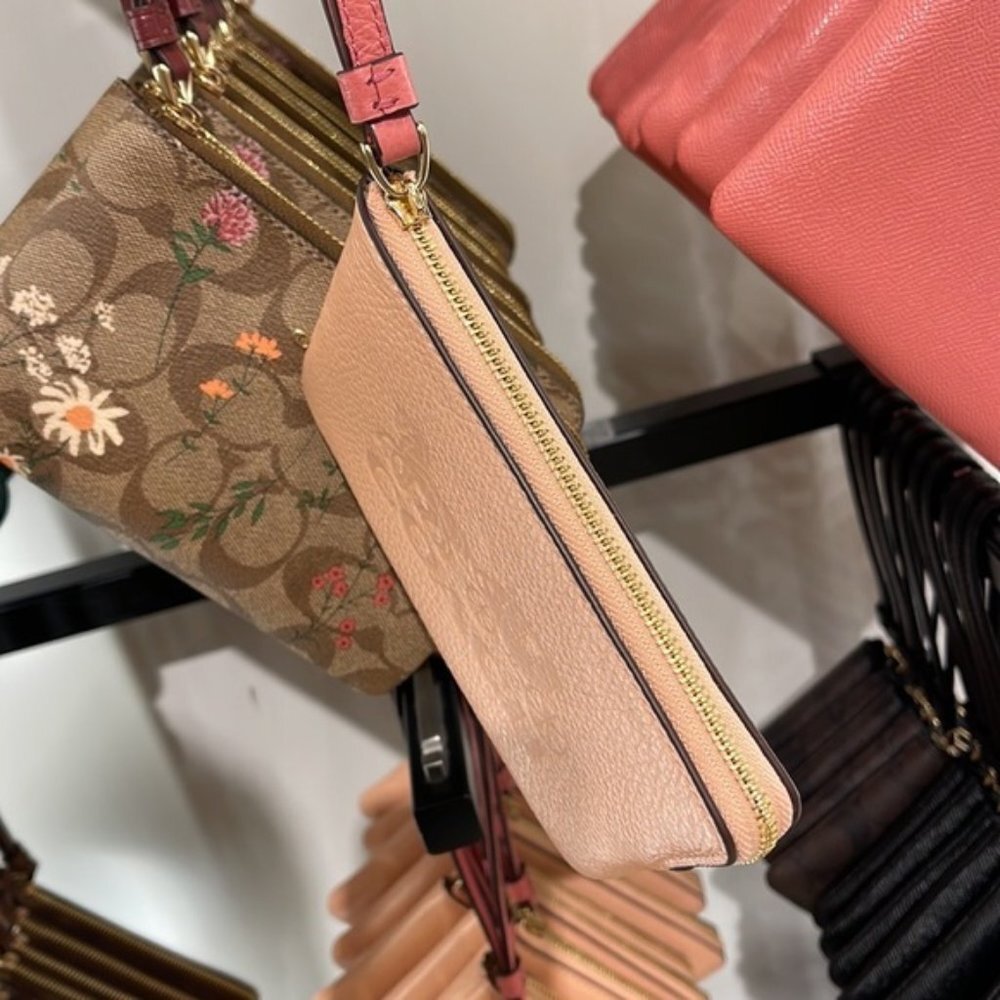 Coach Corner Zip Wristlet In Colorblock With Horse And Carriage - Picture 13 of 16